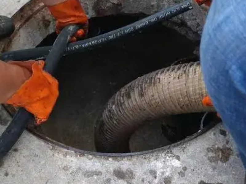 门头沟、双峪抽化粪池周边清理污水井